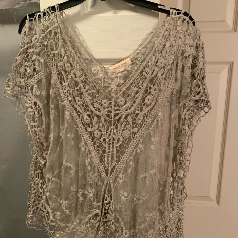 🛍 3/$15 Lovely, Sheer, crochet/lace overlay blouse, tan/taupe, Size L